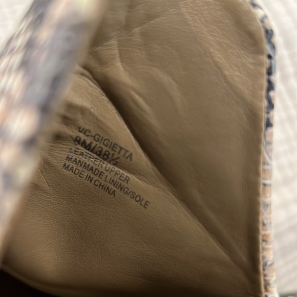 Vince Camuto snakeskin bootie size 8 - Picture 7 of 7